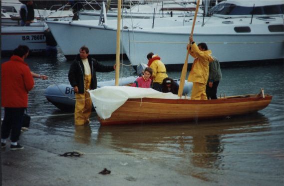 Brest 92, port du Moulin blanc, permier contact du bateau avec l'eau